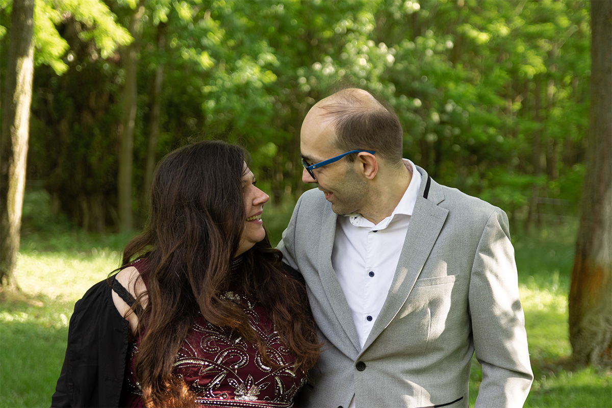 Párosfotózűs a fák árnyékában - apmedia